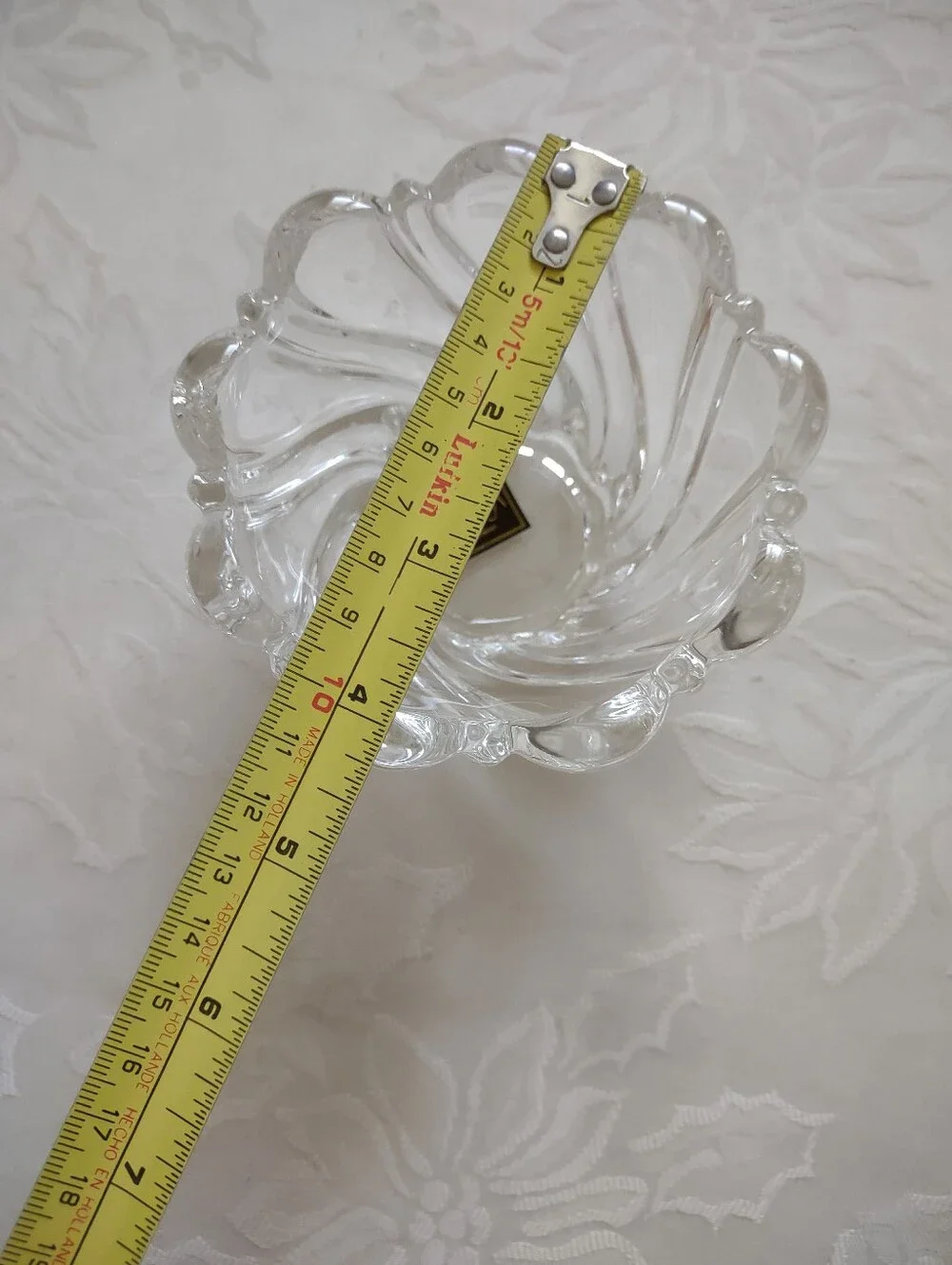 Mikasa Round Bowl Peppermint Clear Swirls